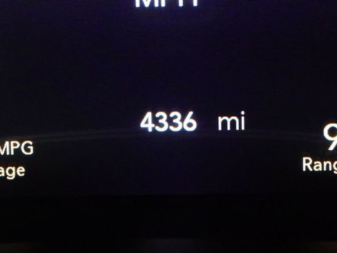 Used 2024 Chrysler Pacifica Pinnacle w/ Trailer Tow Group image 10