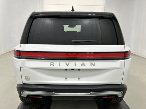 Used 2024 Rivian R1S Adventure image 4