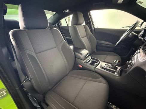 Used 2019 Dodge Charger SXT w/ Blacktop Package RWD image 41