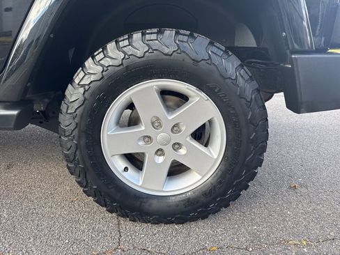 Certified 2016 Jeep Wrangler Unlimited Sahara w/ Connectivity Group image 22