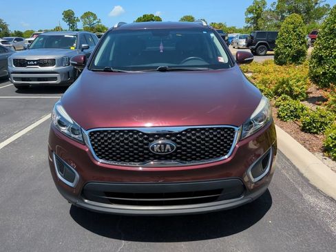 Used 2017 Kia Sorento FWD w/ LX Convenience Package image 4
