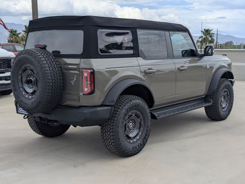 New 2025 Ford Bronco Outer Banks w/ Sasquatch Package image 2