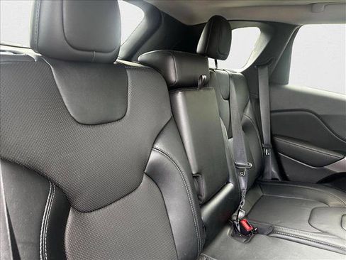 Used 2022 Jeep Cherokee Limited image 27