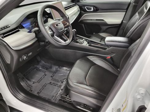 Used 2025 Jeep Compass Limited AWD/4WD image 36