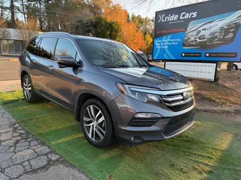 Used 2018 Honda Pilot Touring image 1