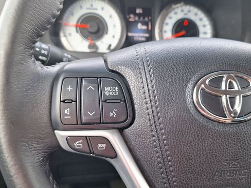 Used 2017 Toyota Sienna SE Premium image 17