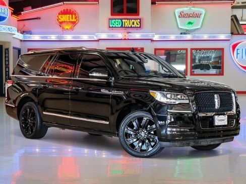Used 2022 Lincoln Navigator L Reserve image 1