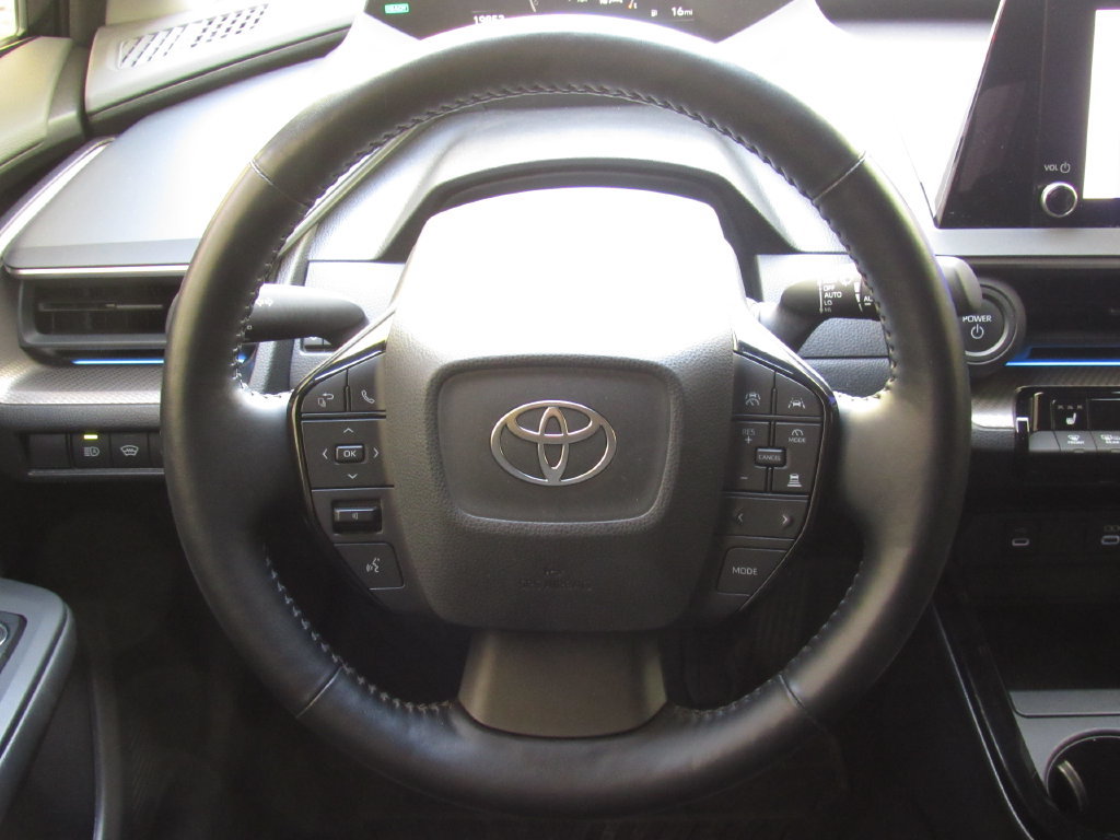 Used 2025 Toyota Prius FWD image 22
