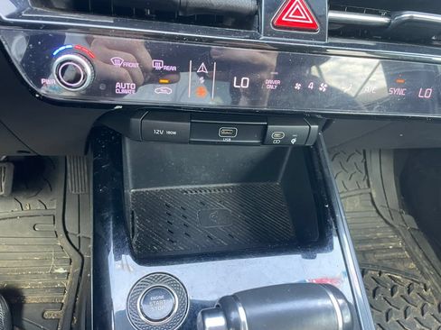 Used 2023 Kia Niro EX FWD image 12