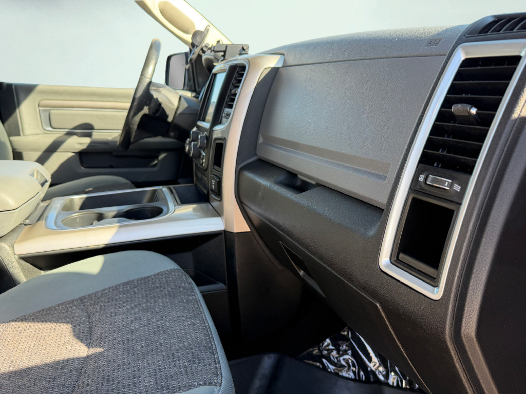 Used 2017 RAM 1500 Classic SLT w/ Luxury Group AWD/4WD image 41