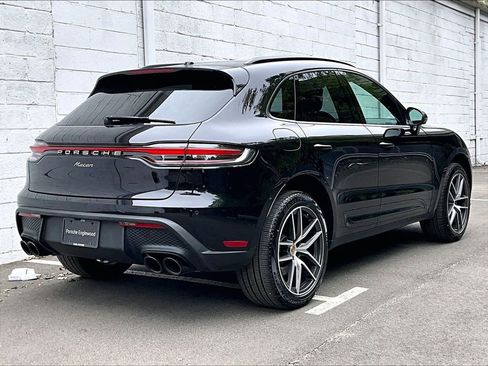 Used 2025 Porsche Macan AWD/4WD image 17