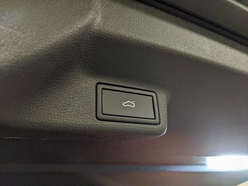 New 2025 Volkswagen ID. Buzz Pro S image 29