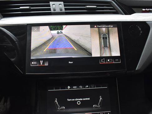 Used 2021 Audi e-tron Premium Plus w/ Premium Plus Package image 35