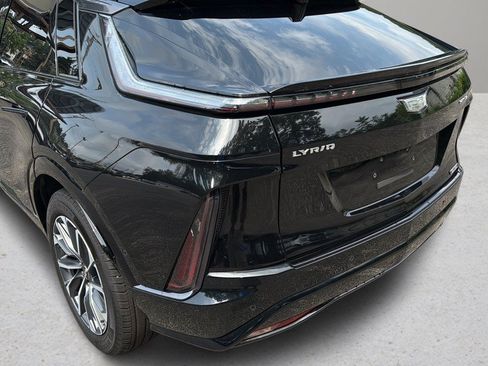 Certified 2024 Cadillac Lyriq Sport w/ LPO, Floor Liner Package AWD/4WD image 7