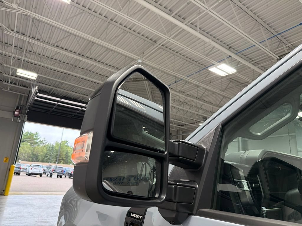 Used 2024 Ford F250 Lariat w/ Black Appearance Package AWD/4WD image 15