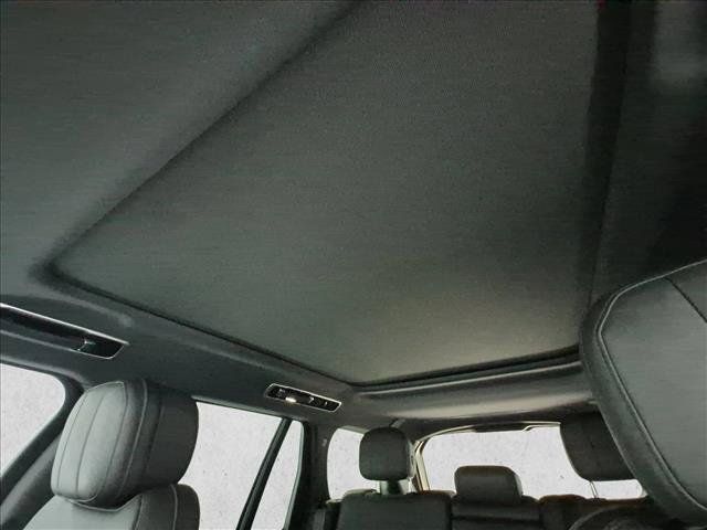Certified 2025 Land Rover Range Rover SE AWD/4WD image 16