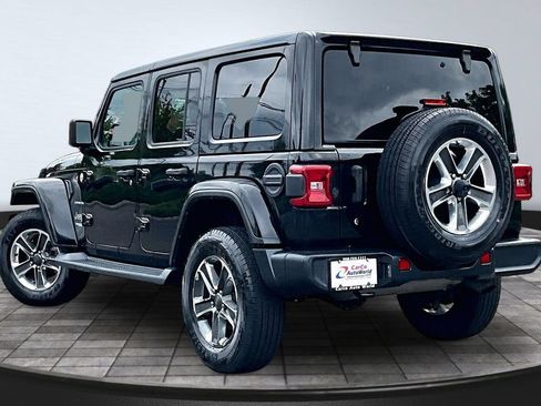 Used 2018 Jeep Wrangler Unlimited Sahara AWD/4WD image 7