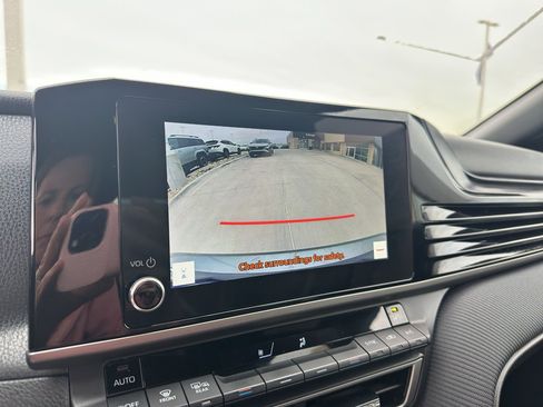 Used 2025 Toyota Camry SE image 19