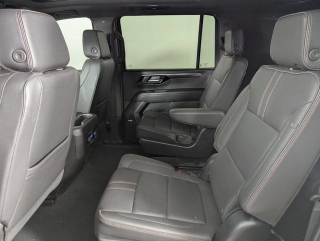 Used 2025 Chevrolet Suburban RST w/ Comfort Package AWD/4WD image 16