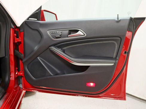 Used 2015 Mercedes-Benz CLA 250 4MATIC image 32