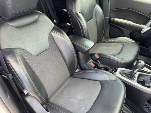Used 2019 Jeep Compass Latitude AWD/4WD image 40