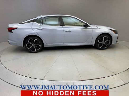 Used 2024 Nissan Altima 2.5 SR w/ SR Premium Package AWD/4WD image 6