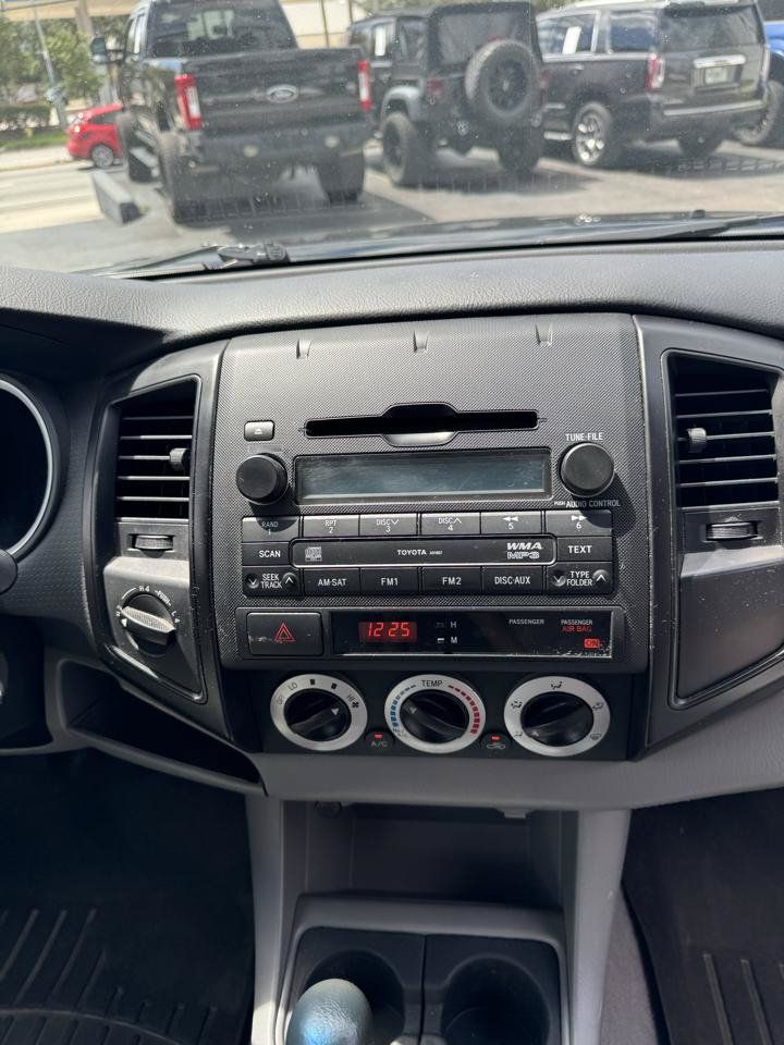Used 2011 Toyota Tacoma 4x4 Double Cab image 17