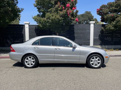 Used 2003 Mercedes-Benz C 320 Sedan image 4