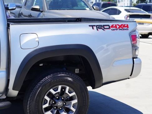 Used 2023 Toyota Tacoma TRD Off-Road w/ Technology Package AWD/4WD image 11