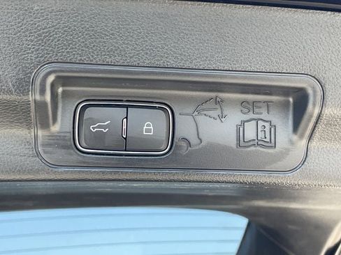 Used 2022 Ford Explorer Platinum w/ Equipment Group 601A AWD/4WD image 33