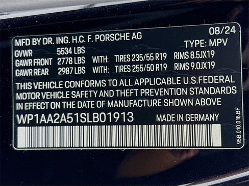 Certified 2025 Porsche Macan image 34