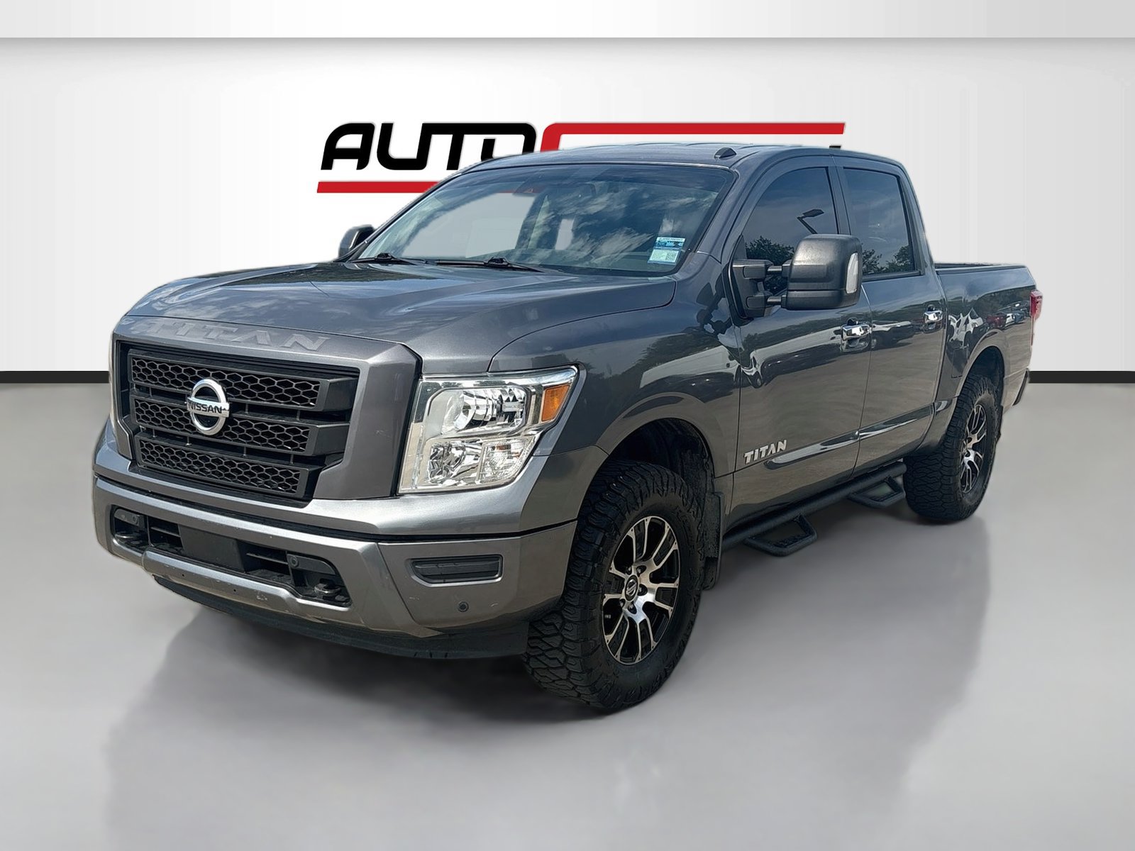 Used 2021 Nissan Titan 4x4 Crew Cab image 3