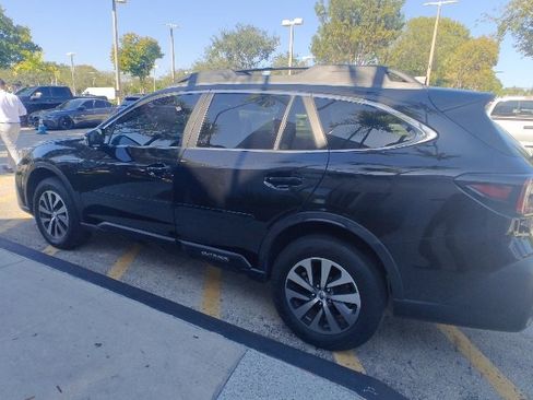 Used 2022 Subaru Outback Premium image 3
