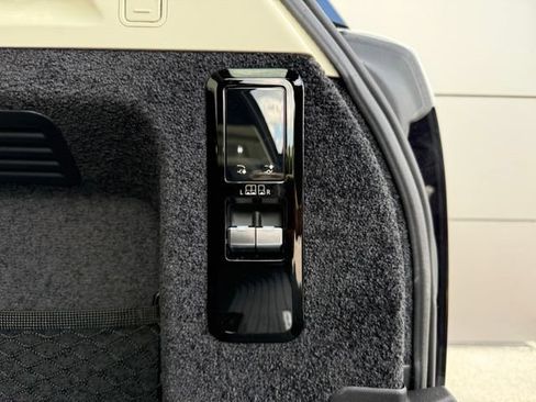 Used 2025 Land Rover Range Rover SE AWD/4WD image 31
