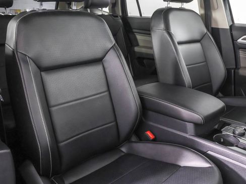 Certified 2022 Volkswagen Atlas SE w/ Panoramic Sunroof Package image 49