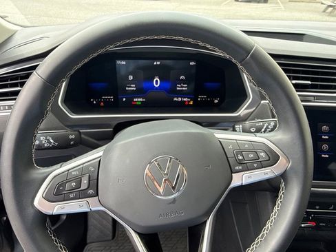 Used 2022 Volkswagen Tiguan SE FWD image 34