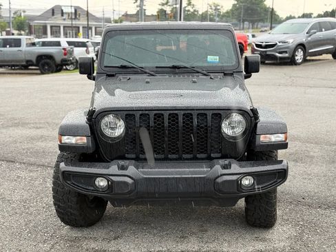 Used 2023 Jeep Gladiator Sport AWD/4WD image 3