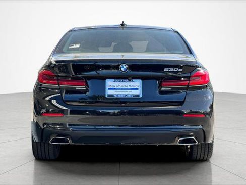 Used 2021 BMW 530e w/ Convenience Package image 4