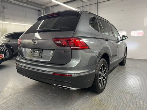 Used 2021 Volkswagen Tiguan SE w/ Panoramic Sunroof Package image 8