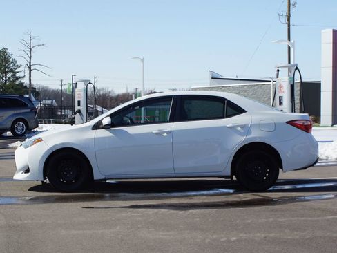 Used 2017 Toyota Corolla LE image 8