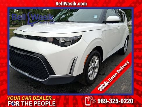 Used 2024 Kia Soul LX w/ Option Group 015 FWD image 1