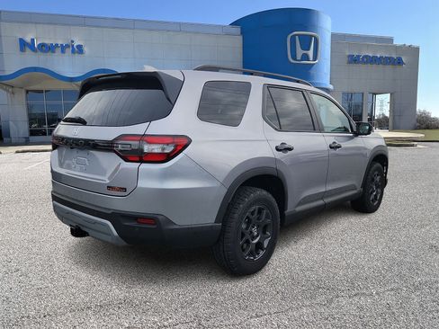 New 2025 Honda Pilot TrailSport image 4