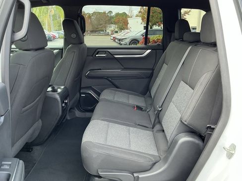 Used 2025 GMC Acadia Elevation image 30