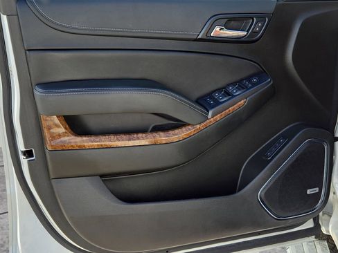 Used 2019 Chevrolet Suburban Premier w/ Premier Plus Edition image 15