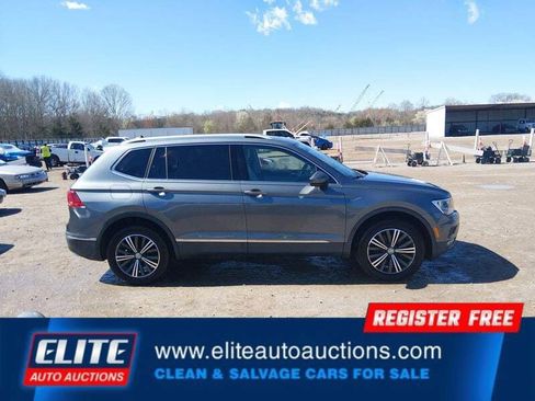 Used 2018 Volkswagen Tiguan SEL AWD/4WD image 25