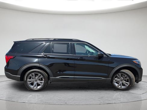 New 2026 Ford Explorer Active w/ Active Comfort Package AWD/4WD image 3