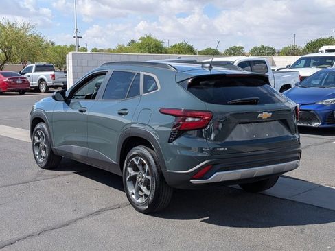 Used 2025 Chevrolet Trax LT image 7