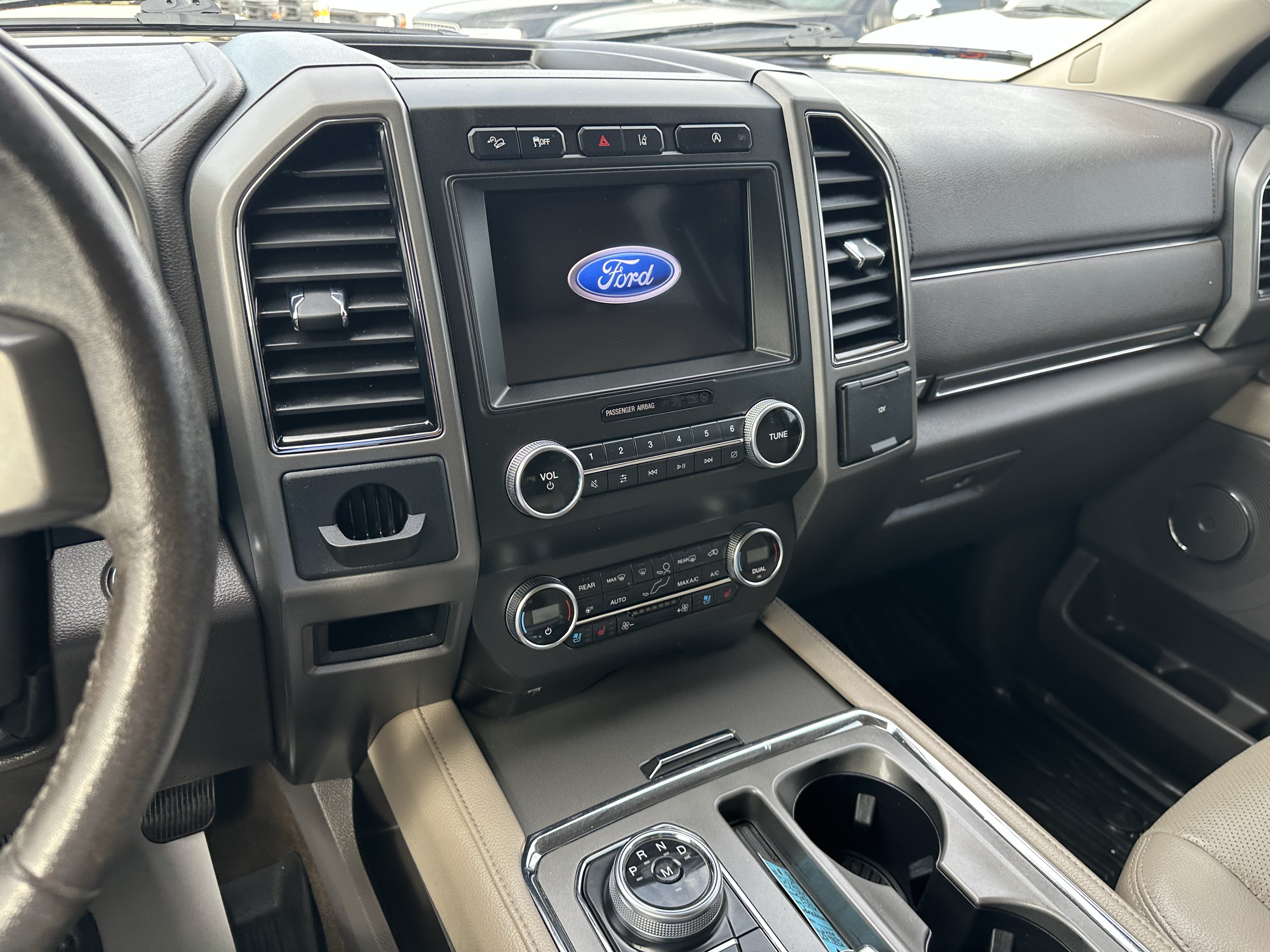 Used 2020 Ford Expedition XLT w/ Equipment Group 202A AWD/4WD image 15