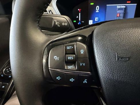 Used 2025 Ford Escape SE image 18