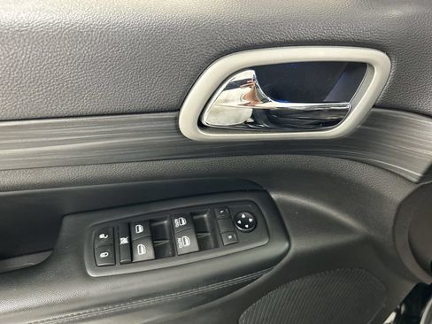 Used 2020 Jeep Grand Cherokee Altitude AWD/4WD image 11